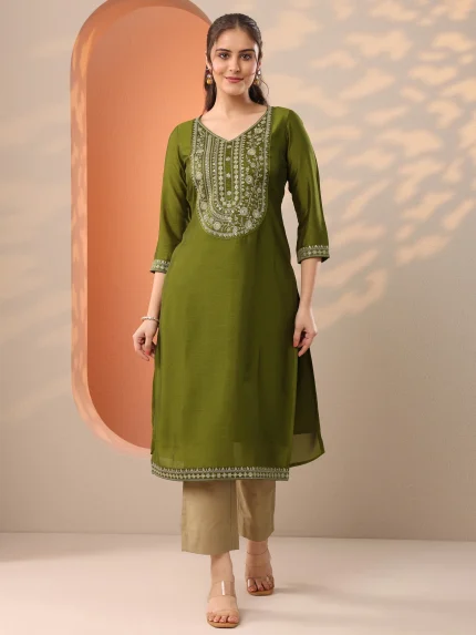 Green Embroidered Silk Blend Straight Kurta